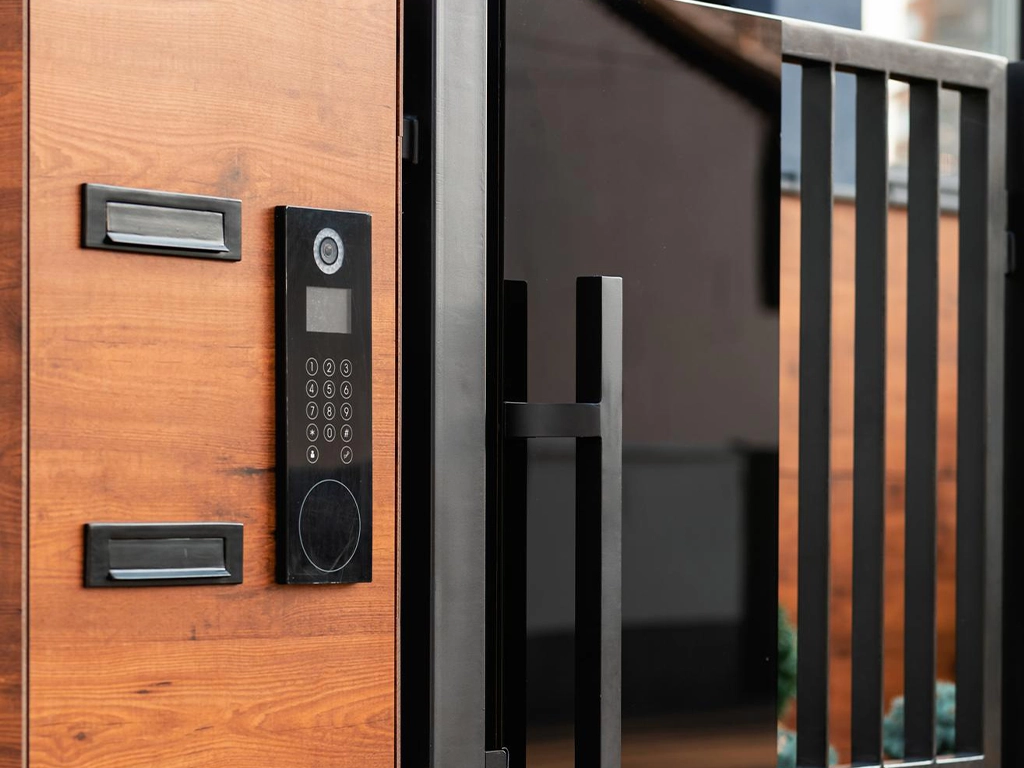 High-security smart lock installation by Mattlock