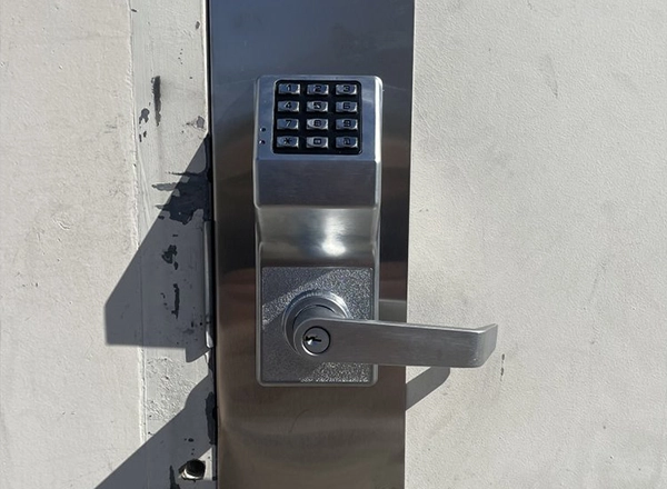 Installation of a commercial digital commercial kepad lock